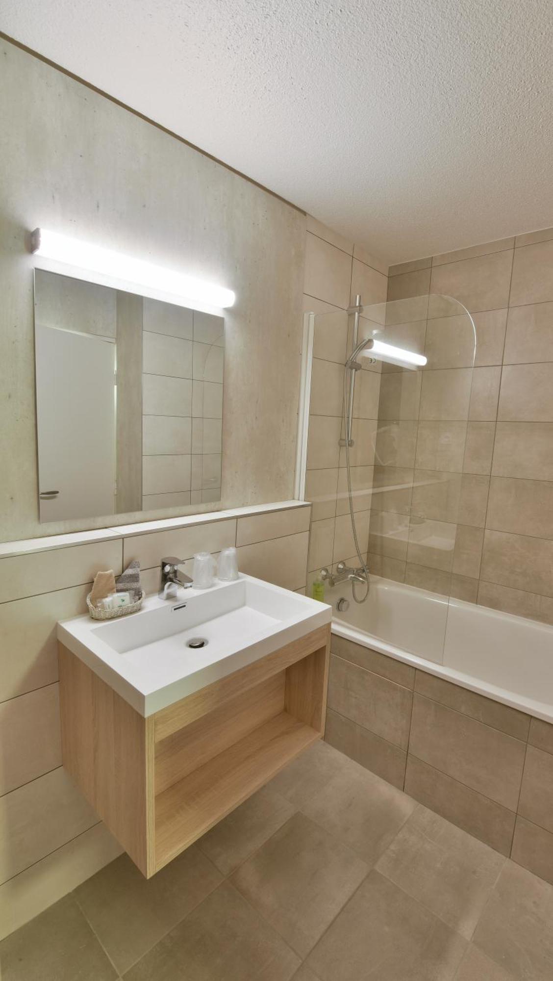 Brit Hotel Landivisiau Ngoại thất bức ảnh