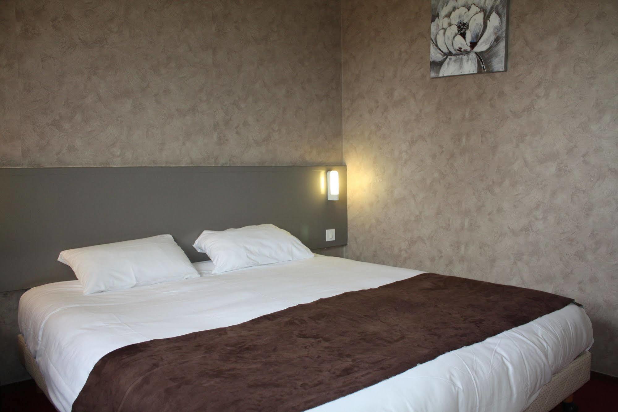 Brit Hotel Landivisiau Ngoại thất bức ảnh
